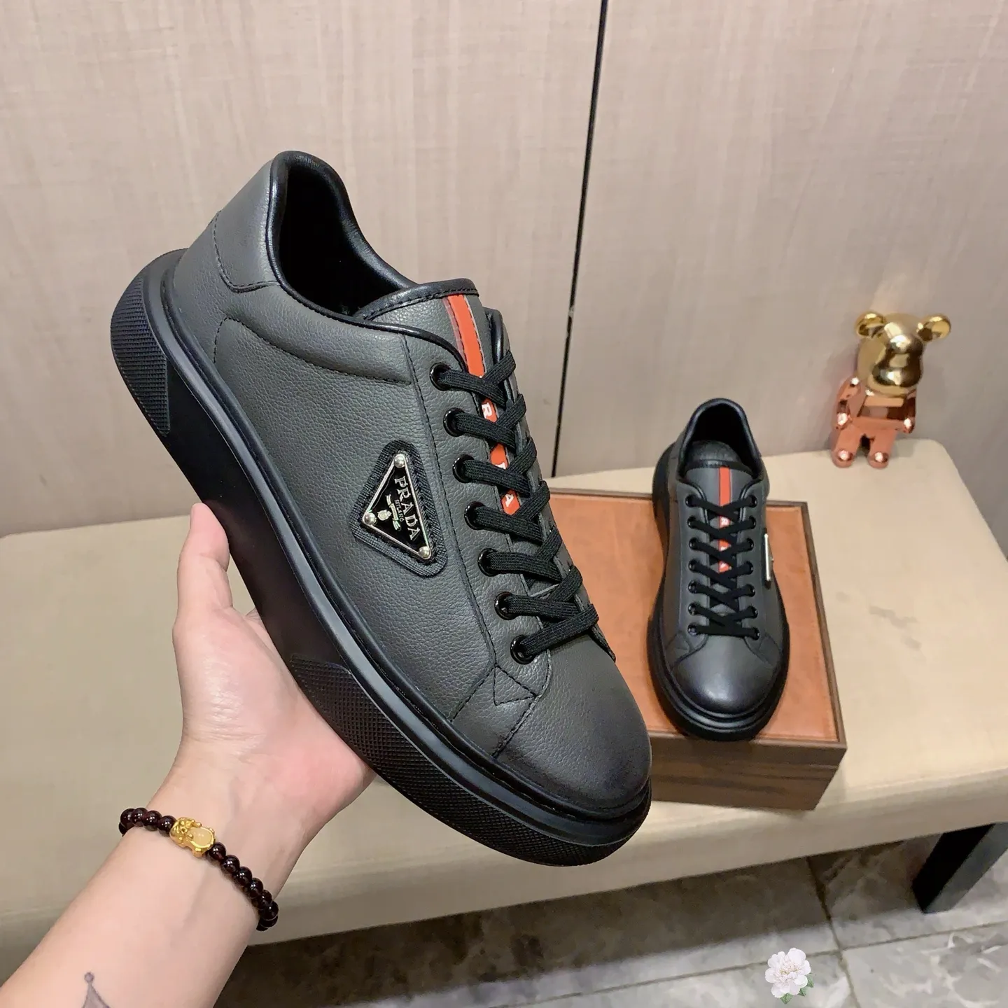Men's men's shoes💰460💰💰🎩🎩[Lightning][Lightning] "PRADA*" The latest and most popular casual shoes, top brand [seduce] luxury ~ purchasing agency, top ~ quality. [Strong] The upper is made of imported breathable and polished cowhide material ➕ Breathable sheepskin feet (•) with fine workmanship. The original stylish and stylish soft rubber wear-resistant and non-slip outsole is light and comfortable on the feet. The real thing looks better when taken in real life. 0186: code: 38-44, 2️⃣ colors selected